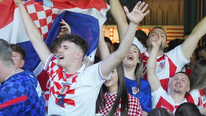 EM 2024 in Stuttgart: Kroaten feiern trotz Niederlage auf der Theo