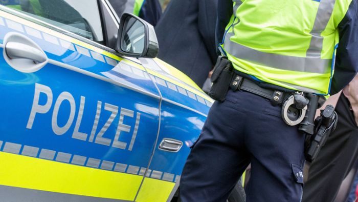 Exhibitionist belästigt Frau auf Friedhof – Polizei sucht Zeugen