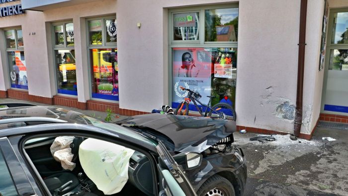 Unfall im Kreis Ludwigsburg: Medizinischer Notfall am Steuer: Auto streift Kind  auf Fahrrad