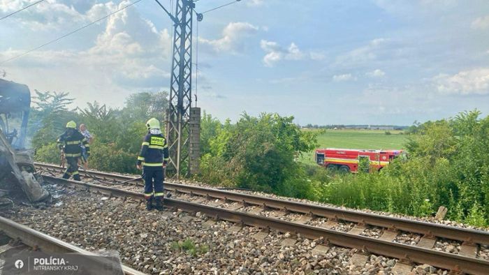 Zug stößt mit Bus zusammen: Sieben Tote in der Slowakei