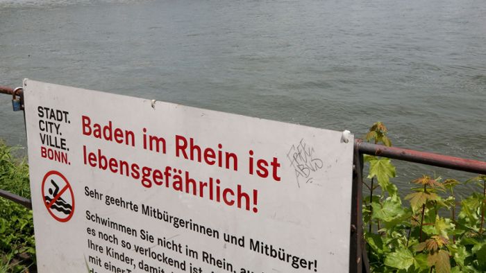 Mann wird nach Rettungsversuch im Rhein vermisst