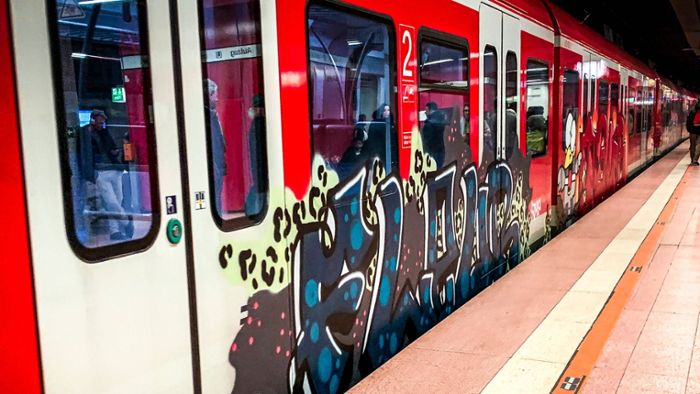 S-Bahn-besprüht: Polizei erwischt einen 18-Jährigen