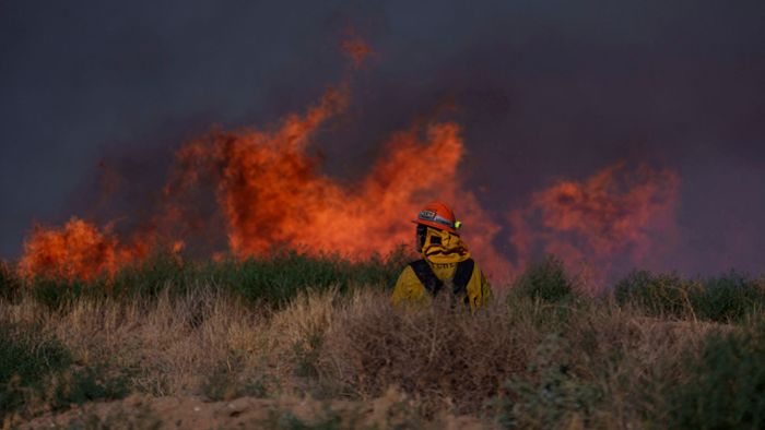 Hunderte kämpfen gegen Waldbrand in Südkalifornien