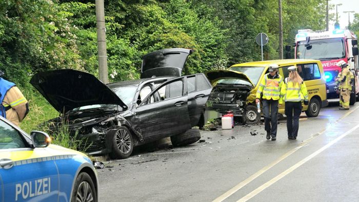 Unfall in Böblingen: Vollsperrung und zwei Verletzte nach Frontalzusammenstoß