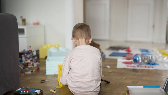 Wie Kinder ständig die Wohnung verändern: Müllen Kinder alles zu – oder schaffen sie kleine Kunstwerke?