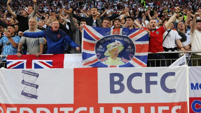 England-Fan wacht um 4 Uhr nachts in leerer Schalke-Arena auf