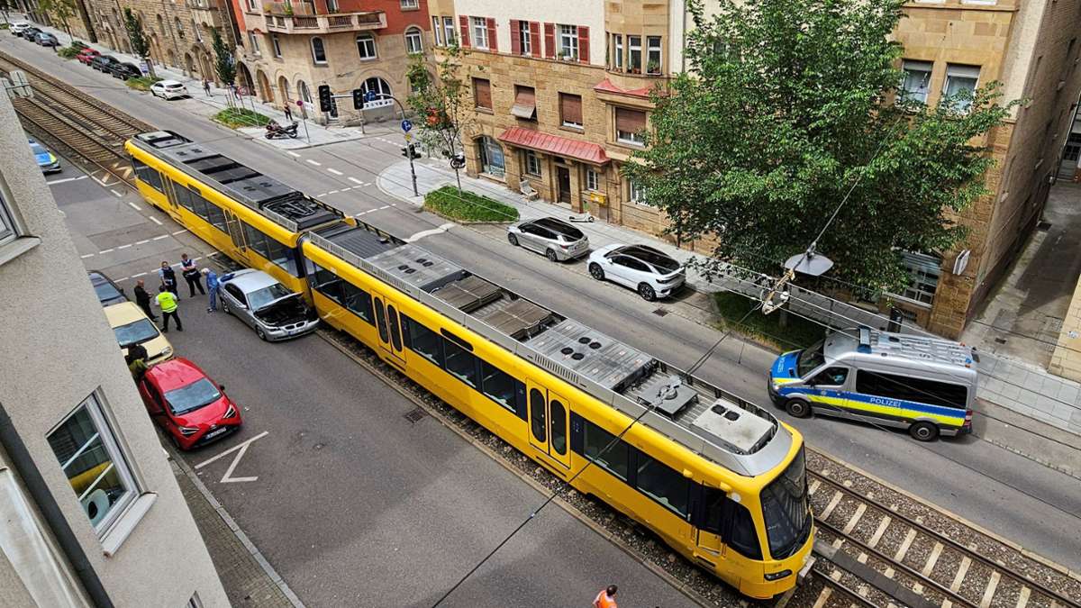 Unfall in Stuttgart-West: Pkw kollidiert mit Stadtbahn – Strecke zwischenzeitlich gesperrt