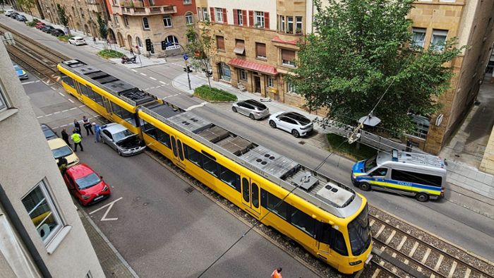 Unfall in Stuttgart-West: Pkw kollidiert mit Stadtbahn – Strecke zwischenzeitlich gesperrt